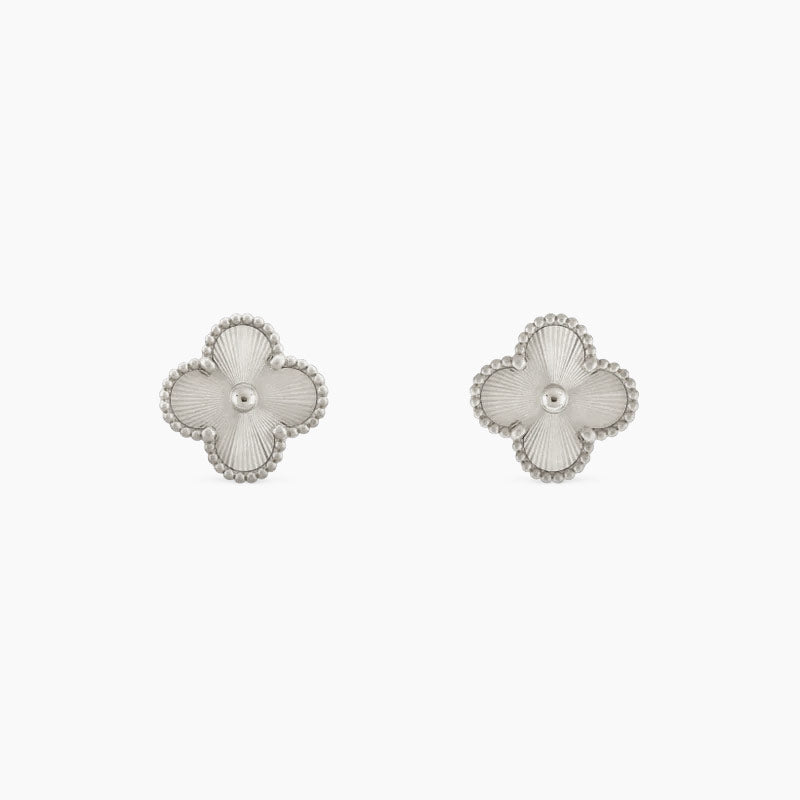 CLOVER MINI 9.5MM LASER EARRINGS